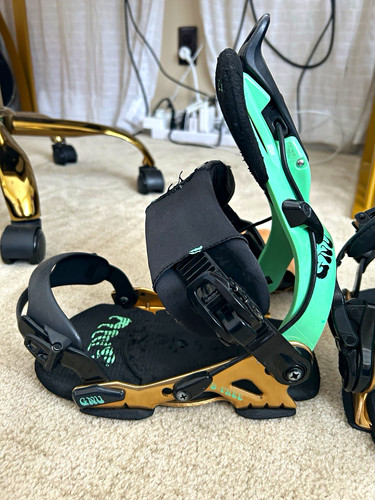 Gnu snowboarding bindings - snowboarding, s/m